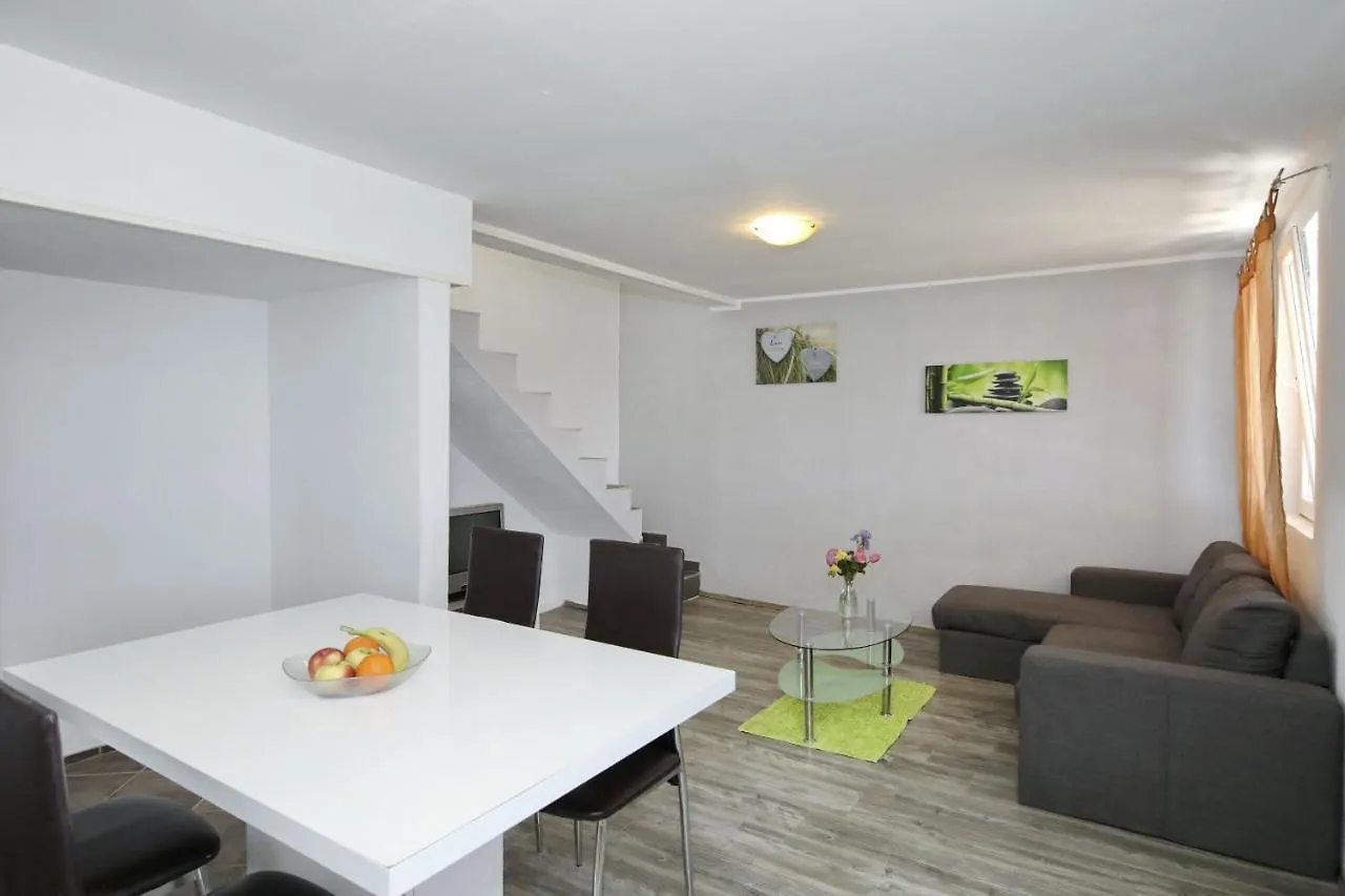 Villa House Astrid Tkon 0*,  Croacia